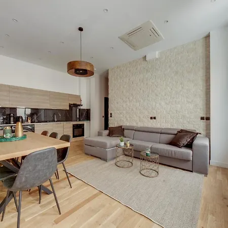 148 Jacky, Superb Apt, Center Of Apartment